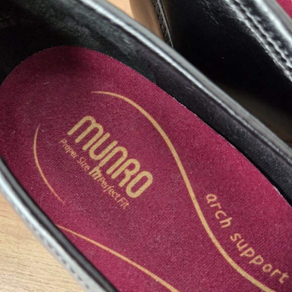 EUC MUNRO BLACK GENUINE LEATHER ARCH SUPPORT LOAFERS SIZE 9.5 WOMENS - Picture 11 of 16